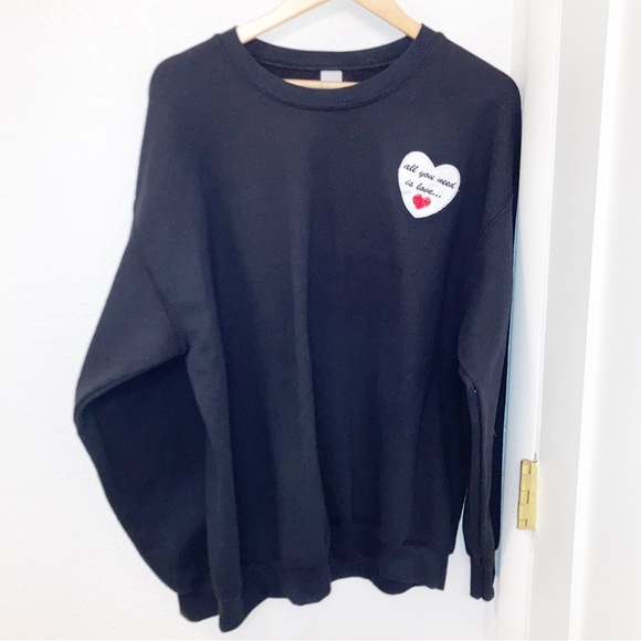 GILDAN Valentine’s Day “All You Need Is Love” Black Sweatshirt SZ: Large - Picture 5 of 12